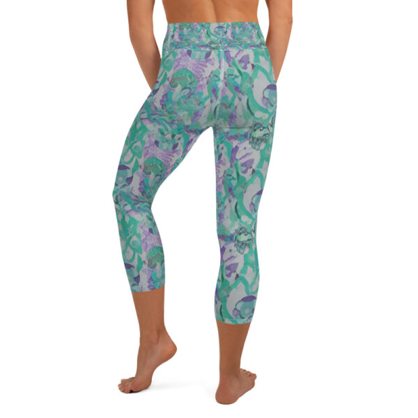 YOGA CAPRI LEGGINGS - Image 4