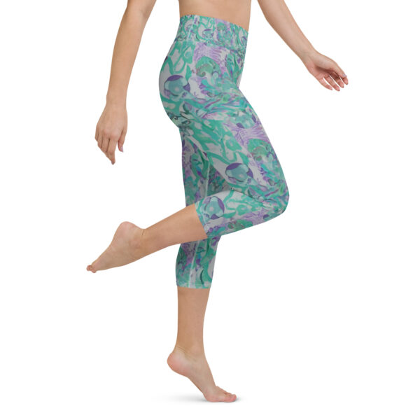 YOGA CAPRI LEGGINGS - Image 2